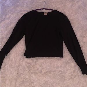black long sleeve crop top